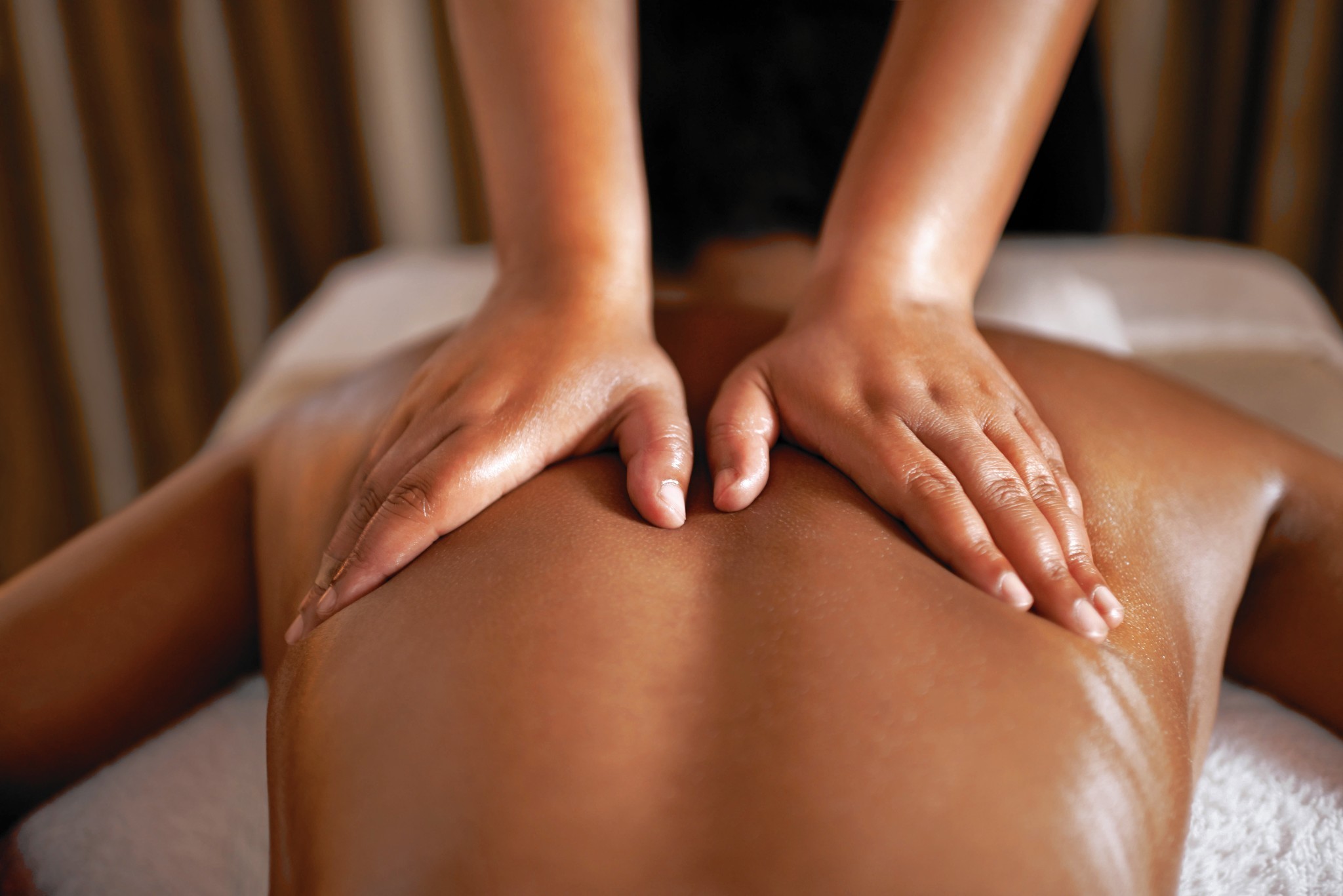 What Are The Roles of Masseur And Massage Oils in an Effective Ayurvedic Massage?